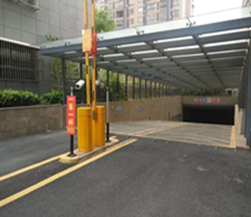 東臺(tái)盛大華都地下停車場(chǎng)多進(jìn)多出